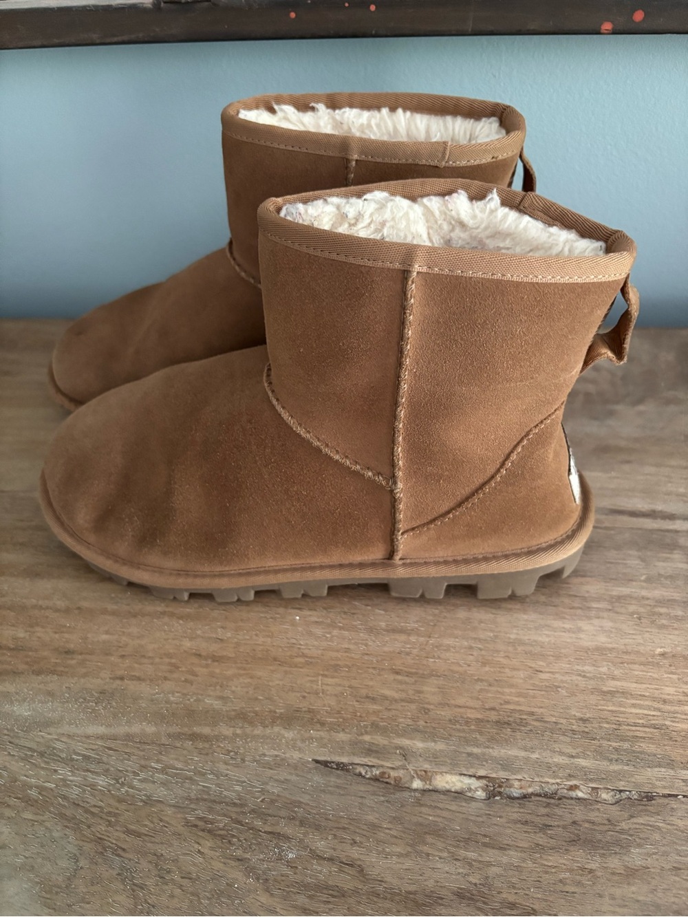 Ugg Womens Classic Mini II size 7